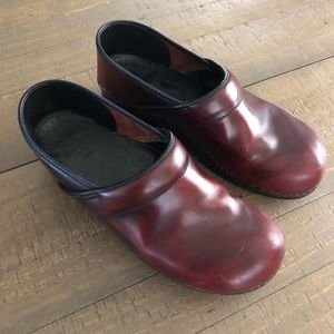 Dansko red/maroon clogs size 42 narrow